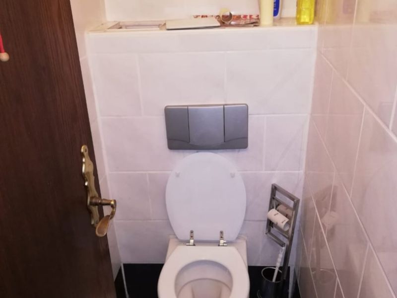 Blick auf die alte Toilette