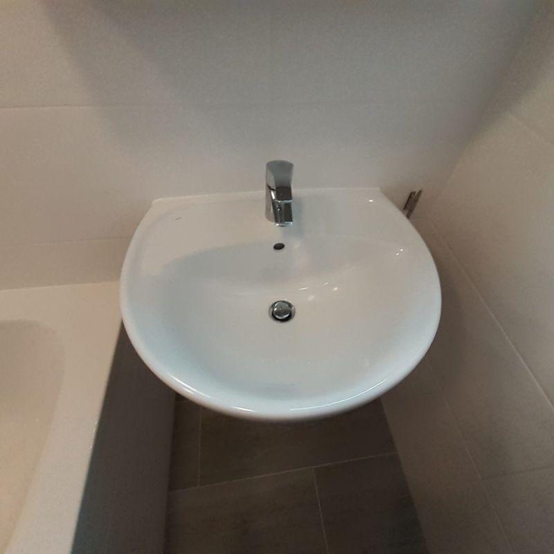 modernes Bad nach Umbau - Waschbecken